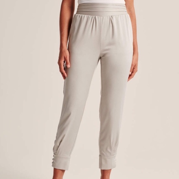 Abercrombie & Fitch Women S Black Satin Ultra High Rise Button Cuff Joggers Pant - Picture 10 of 10